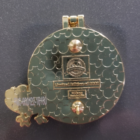 Disney WDW 2016 Rapunzel and Pascal - Picture 5 of 5